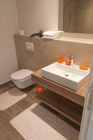 Апартаменты Apartments SLAVA Радовичи Апартаменты с 1 спальней-52